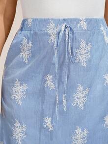 SHEIN LUNE 大码简约印花A字裙 蓝色长裙 夏季裙装 大码休闲裙 夏季女装 曲线蓝色罩衫裙 沙滩罩衫裙 抽绳裙 度假裙 纱笼裙 夏季长款沙滩裙 夏季女装 音乐节 - 藍白色 - 查看 4