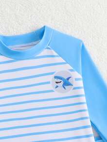 Conjunto de camiseta de protección solar y bañador con estampado de tiburón a rayas para niño pequeño, traje de baño de verano - Multicolor - Ver 6