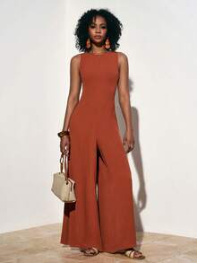 Zivah Bộ jumpsuit nữ dáng rộng không tay cổ tròn màu vàng nâu, phong cách boho, màu sắc tươi tắn, phối ren xếp ly kim loại ở lưng, dành cho mùa xuân/hè 2026. Thích hợp cho các hoạt động thường ngày, dự tiệc, du lịch, phong cách boho, đi biển, trang phục sân bay, trang phục ăn trưa, lễ hội và trang phục dự đám cưới, kỳ nghỉ, phong cách phương Tây, du mục. - Rỉ Nâu - Xem 8