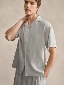 Conjunto de pijama con cárdigan de solapa a rayas gris y pantalones cortos arrugados para hombre - Blanco y Negro - Ver 5