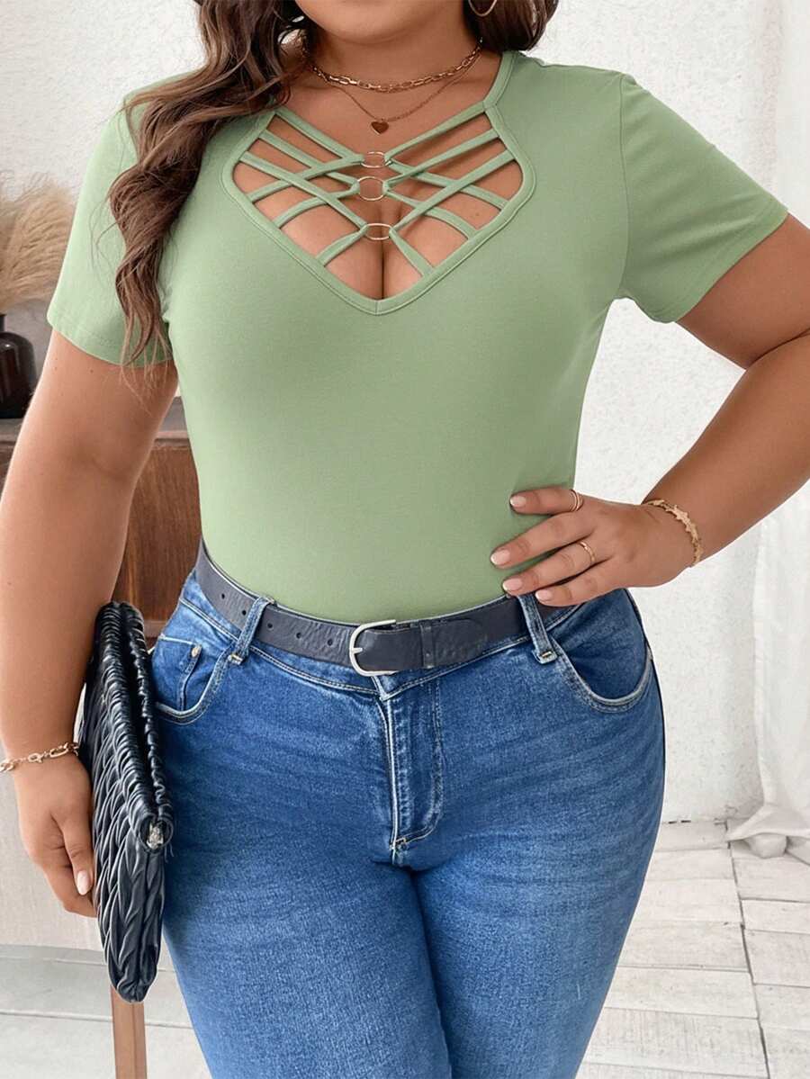 SHEIN Clasi Body sexy de manga corta con cuello cruzado y detalle de anillo O para tallas grandes - verde menta - Ver 1