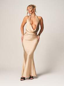 MISSGUIDED Robe de soirée maxi élégante à col bénitier, dos nu, sans manches, moulante, avec drapé au cou, longueur au sol, pour soirée formelle - Champagne - Voir 1