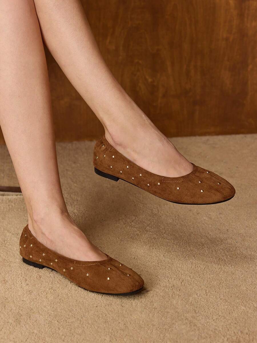 MOTF DAMEN VELOURSLEDER NIETEN DETAIL RUNDE SPITZE BALLERINAS - Braun - Übersicht 1