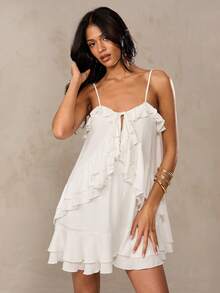 SHEIN BAE 优雅度假白色飘逸荷叶边吊带迷你连衣裙，荷叶边迷你连衣裙，音乐节连衣裙，沙滩连衣裙，夏季连衣裙，意大利，法国南部度假，白色连衣裙，毕业典礼连衣裙 - 白色 - 查看 6