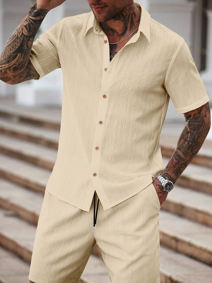 Manfinity Homme 男士夏季休闲度假简约纯色纹理面料短袖衬衫和抽绳腰短裤套装 - 杏色 - 查看 1