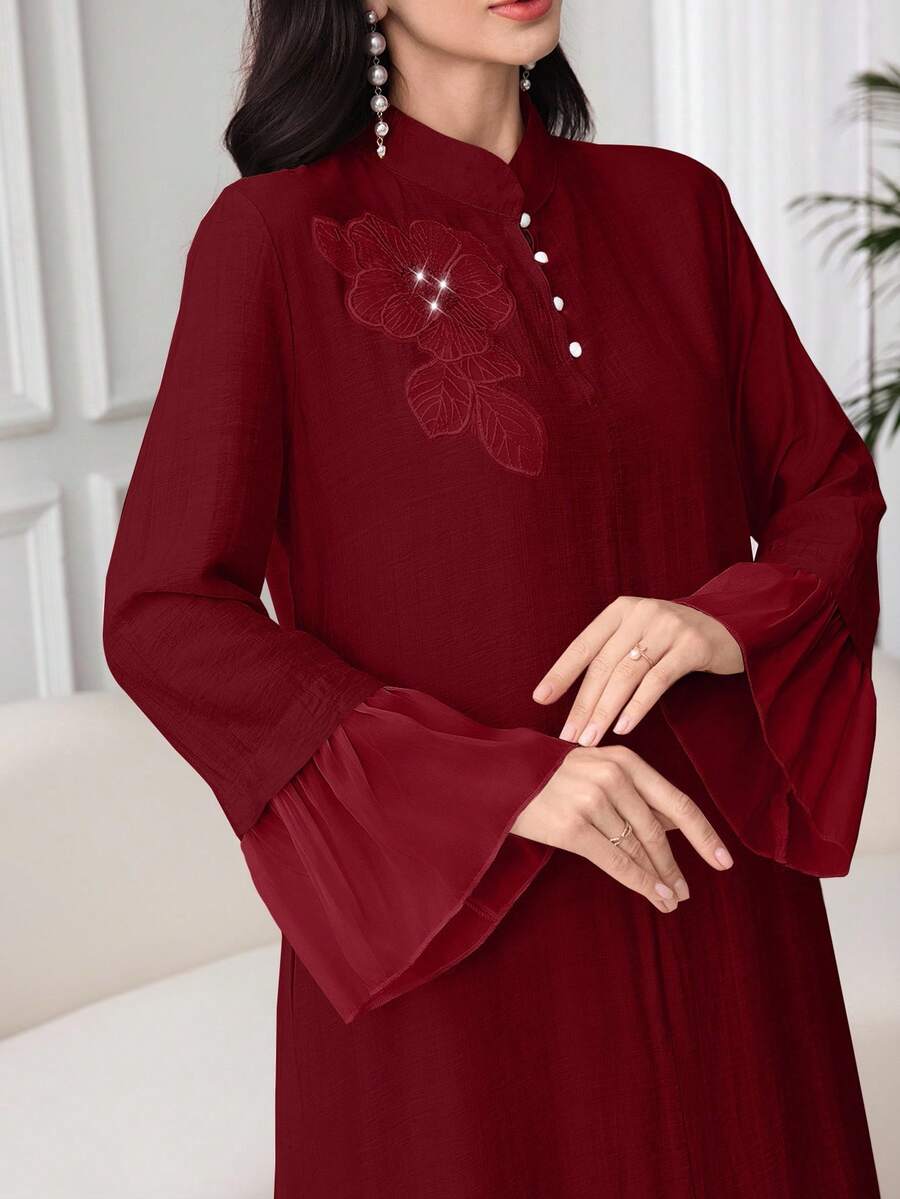 Al Najma 宽松长袖阿拉伯风格女式连衣裙,饰有贴花,立领,网纱拼接 - 酒紅色 - 查看 1