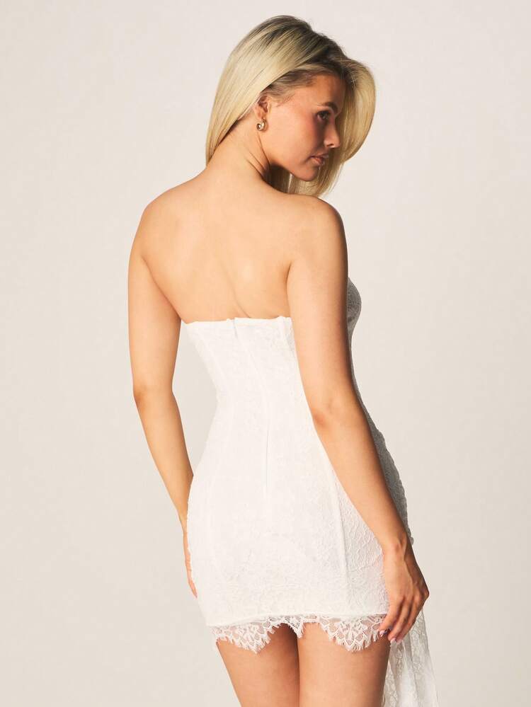MISSGUIDED Robe mini sans bretelles en dentelle avec détail de nœud à l'avant et ourlet festonné pour les occasions de soirée