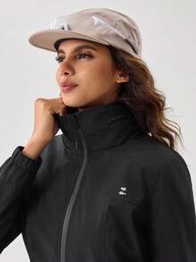 OutZeal 女士黑色冲锋衣，适合露营、徒步，防水防风，可卷起兜帽，后部网眼设计，抽绳腰带，带口袋 - 黑色 - 查看 10