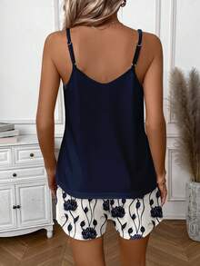 EMERY ROSE Bộ đồ 2 món gồm áo tank top cổ chữ V có dây điều chỉnh và quần short in hoa dáng casual dành cho nữ, thích hợp cho mùa hè và các dịp thường ngày. - Nhiều màu - Xem 2