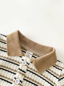 SHEIN Vintaside Kids 男婴经典绿色华夫格杏色 Polo 衫，白色撞色纽扣半开襟短袖休闲上衣，夏季街头风运动装，适合上学、度假、户外穿着，复古风，男婴服装，男婴 Polo 衫，纯棉婴儿服装，幼儿纽扣男婴服装，幼儿服装，6 个月-3 岁 - 彩色 - 查看 6