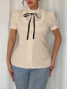 Rafferiza 荷叶边弹力袖口蝴蝶结衬衫 女士衬衫 优雅性感衬衫 女士蝴蝶结衬衫 米色衬衫 系带衬衫 蝴蝶结上衣 女士性感衬衫 工作衬衫 女士上衣和衬衫 工作服 女士办公室工作衬衫 女士工作套装 - 卡其色 - 查看 5