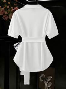 GlowEve Áo sơ mi nữ thời trang công sở thanh lịch cổ chữ V chất liệu satin bóng, thắt nơ eo, dáng ôm, thích hợp mặc hàng ngày, đi chơi, dự tiệc, kỳ nghỉ, tay ngắn. - trắng - Xem 2