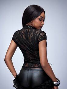 Y2Kool 休闲性感都市现代简约Y2K亚文化时尚女式蕾丝吊带露脐上衣，适合音乐节、日常穿着、度假、约会、派对、新年、春夏等场合。 - 黑色 - 查看 2