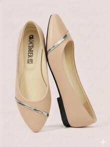 Zapatos de vestir tipo flats con punta fina y detalle metálico - Beis - Ver 2