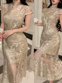 DAZY 女士优雅蕾丝全印花立领中长连衣裙，夏季复活节长款连衣裙 - 杏色 - 查看 3