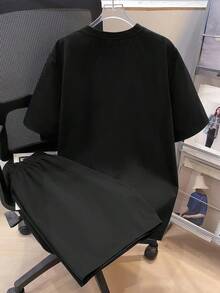 SHEIN 2件套青少年男童休闲宽松舒适T恤短裤套装，运动服套装，适合外出、约会、聚会、上学、春夏季节穿着。 - 黑色 - 查看 5