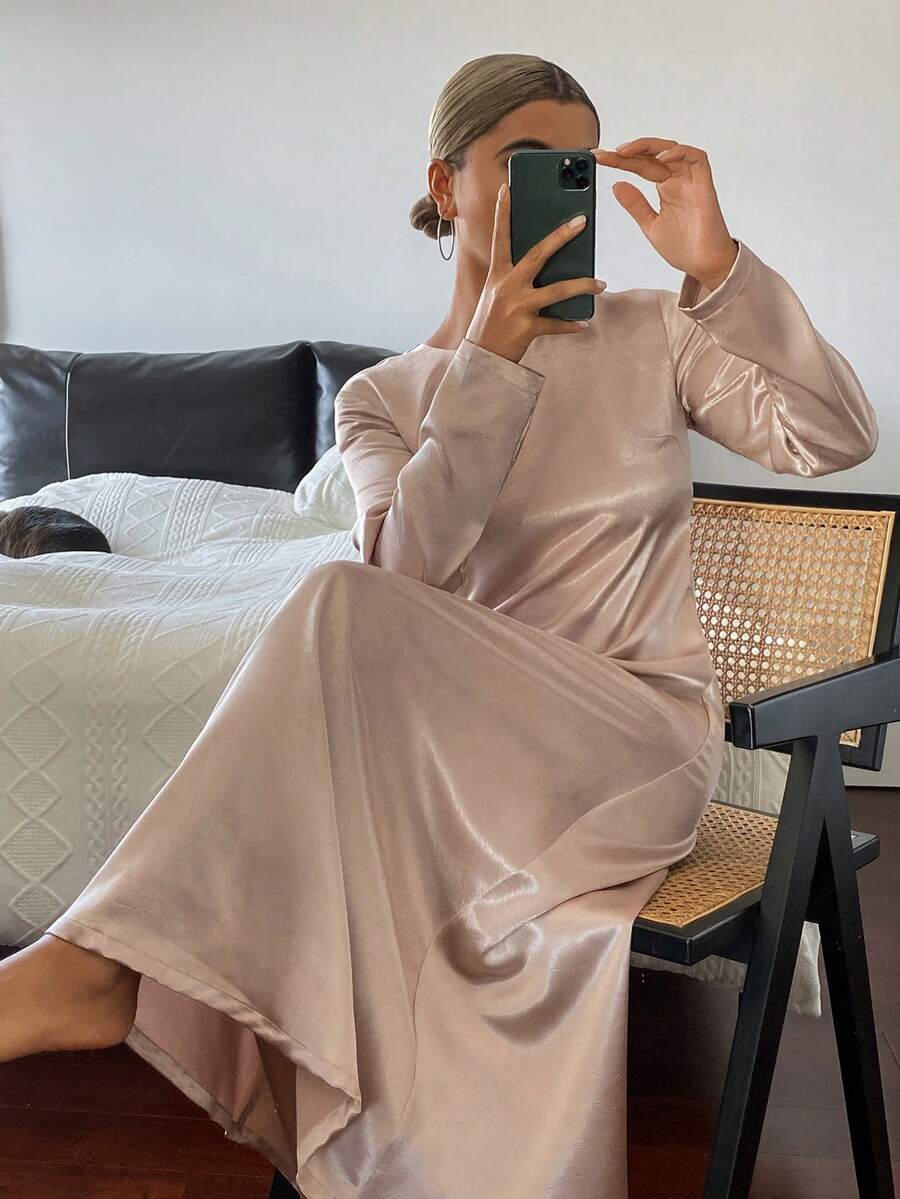 DAZY 缎面亮面露背交叉绑带宽松女士睡裙 - 白色 - 查看 1