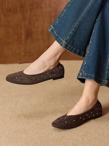 MOTF 女士铆钉圆头平底鞋 情人节春季鞋履 - 咖啡棕 - 查看 7