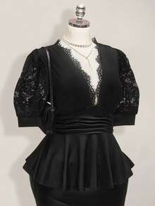 SHEIN ICON Maglietta elegante a maniche lunghe con scollo a V, in morbido tessuto stretch, con dettagli in pizzo nero, taglio slim e pieghe, ideale per la primavera/estate e per appuntamenti di San Valentino, disponibile in taglie comode. - nero - Visualizzare 4