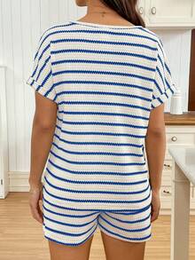 SHEIN 2 piezas Conjunto de top de murciélago a rayas y shorts casuales de maternidad, verano - Azul - Ver 2