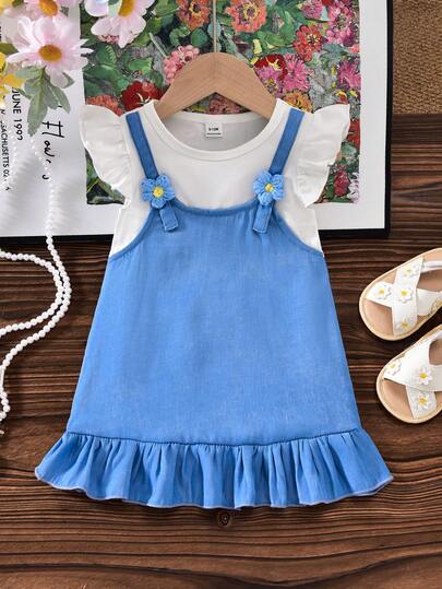 SHEIN Playful Pals Toddler Girls' Spring/Summer 2 In 1 Dress, Pinafore Dress With T-Shirt Combination, Visually Layered Design Avoids Monotony, Convenient For Baby's Activities. Light Blue Pinafore Dress + White Ruffle T-Shirt, Combining Casual Vibrancy Of Pinafore And Delicate Sweetness From Ruffles And 3D Floral Elements, Overall Fresh And Sweet Style, Suitable For Outings, Daily Wear, Gatherings