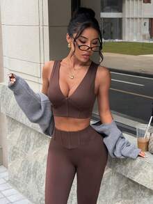 Dewbera 女士V领收腰性感镂空吊带背心，适合运动、瑜伽、日常休闲穿着，夏季百搭棕色上衣，优雅时尚。 - 棕色 - 查看 6