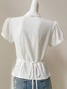 SHEIN EZwear Áo kiểu nữ tay ngắn, màu trắng, chất liệu dệt, thêu, ôm dáng, cài cúc phía trước, kiểu dáng thường ngày. - trắng - Xem 4