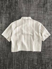 Manfinity VCAY 男士休闲梭织口袋字母刺绣宽松短袖衬衫，日常必备衣橱基础款百搭单品，可随意搭配，休闲百搭，优质质感面料，米白色，适合男士度假穿着，希腊度假装，欧洲夏季男士套装，亚麻男士套装 - 彩色 - 查看 5