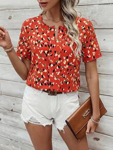 SHEIN LUNE Áo sơ mi nữ tay ngắn cổ chữ V in họa tiết toàn thân, kiểu dáng thường ngày, thích hợp mặc mùa hè, áo kiểu tay ngắn. - Đỏ - Xem 5