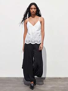 Maija 女士休闲纯色镂空刺绣吊带背心，度假女装，春夏白色吊带背心，白色细肩带上衣，白色夏季上衣，夏季度假 - 白色 - 查看 2