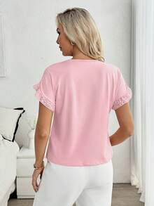 Louniche 女士优雅休闲蕾丝镂空拼接T恤，荷叶边袖圆领短袖T恤，适合派对、约会、工作、毕业典礼、感恩节、返校季、夏季日常穿着 - 粉色 - 查看 2