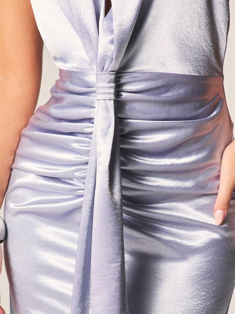 MISSGUIDED Luxuriöses Satin-Maxikleid mit Neckholder, geraffter Taille und bodenlanger Silhouette für besondere Anlässe