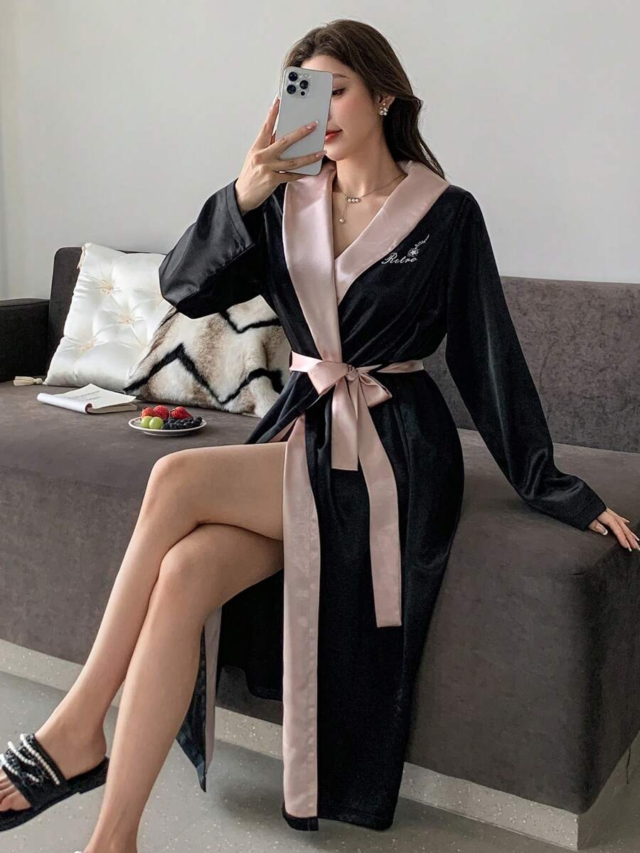DAZY Graphic Print Contrast Color Loose Fit Long Sleeve Robe For Women, Sleepwear - Black - View 1