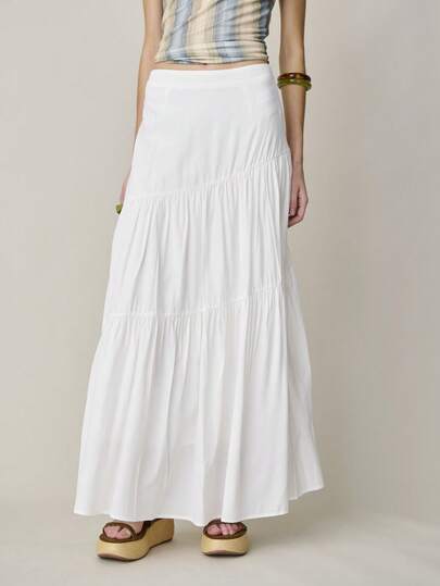 Nöista 白色高腰中长裙，斜裁拼接设计。适合春夏穿着，休闲百搭。