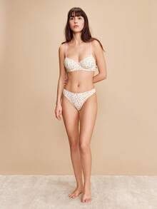 lacRébo Set Lingerie Lucu dengan Bra Berkawat Motif Bunga dan Celana Dalam yang Serasi, Set Lingerie Push Up, Set Lingerie Krem, Bra Segitiga, Set Lingerie Vintage - MultiWarna - View 6