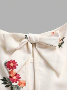 SHEIN Bộ đồ thường ngày cho bé gái tuổi teen, gồm áo hai dây hở lưng và quần short cùng họa tiết hoa nhí thắt nơ, kiểu dáng ôm sát. - Màu be - Xem 4