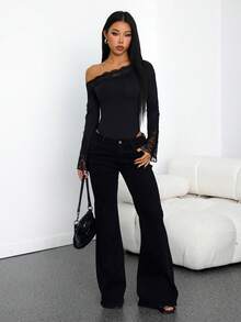 SHEIN PETITE 1 bộ đồ liền thân nữ màu đen trơn, gợi cảm và thanh lịch, thiết kế bất đối xứng, phối ren, tay dài xòe, thích hợp mặc nhiều lớp vào mùa thu/đông, chất liệu dệt kim ấm áp và quyến rũ, phù hợp cho đi chơi, hẹn hò lãng mạn hoặc dự tiệc. - màu đen - Xem 11