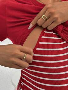 SHEIN Gaun Kasual Hamil & Menyusui dengan Motif Garis Kontras dan Detail Lipatan di Bagian Depan - Merah - View 4