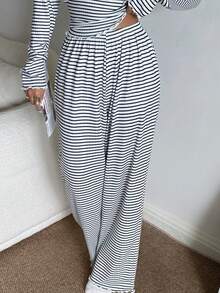 SHEIN Napfluff 时尚黑白条纹罗纹针织宽松长款睡裤（女款） - 黑與白 - 查看 3