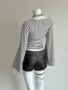 EgrlEra 女士性感坏女孩极简条纹深V领T恤 - 灰色 - 查看 2