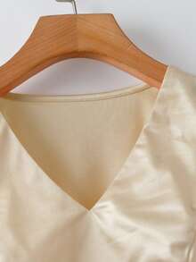 GlowEve 女士优雅收腰V领无袖针织上衣搭配喇叭中长裙套装，仿丝绸面料，适合日常通勤 - 香檳色 - 查看 3