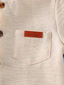 SHEIN 4件套男婴简约时尚皮革拼接短袖上衣和短裤套装，翻领衬衫套装，纯色休闲套装 - 彩色 - 查看 5