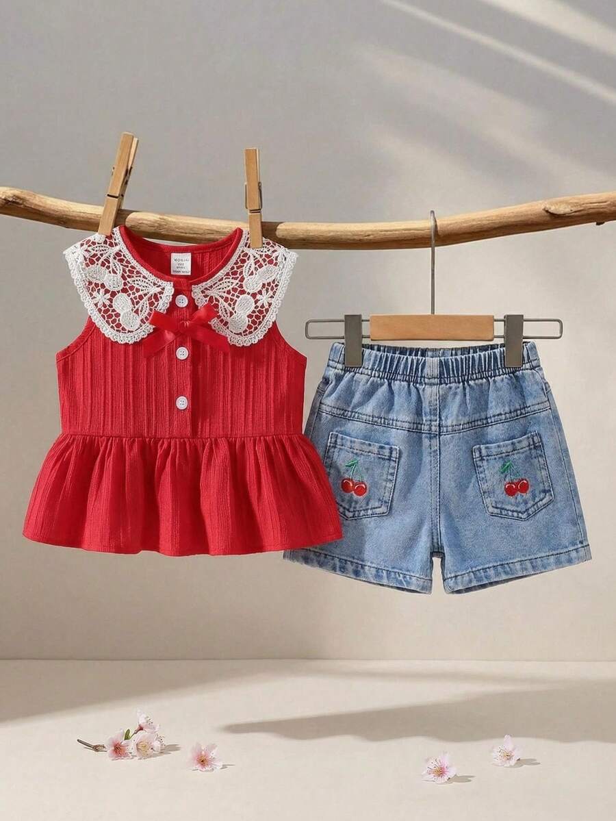 SHEIN Playful Pals 2件套樱桃图案女童荷叶边蕾丝领无袖牛仔短裤套装,甜美活泼,适合春、夏、秋季穿着。 - 彩色 - 查看 1