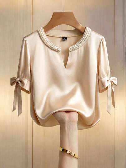 Franclia 香槟色优雅V领仿珍珠装饰短袖系带袖口衬衫，缎面材质，适合通勤和日常优雅穿着。女士优雅缎面圆领宽松杏色短袖衬衫，法式优雅，约会，魅力四射，蝴蝶结袖口装饰，可爱，日常，夏季。