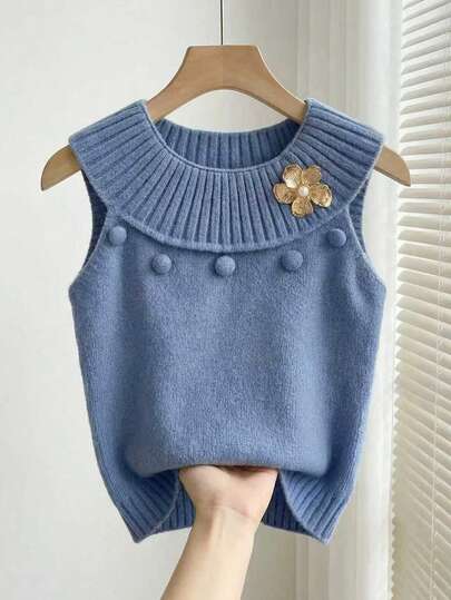 Franclia Nueva primavera temprana Elegante y vintage Blusa gris-azul de hombros descubiertos sin mangas ajustada de punto con decoración única de flores de metal y botones para mujer