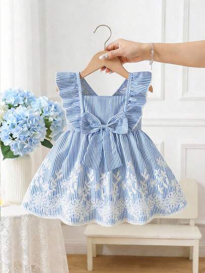 SHEIN 女婴时尚方领荷叶袖蓝白条纹刺绣下摆可爱蝴蝶结装饰春夏连衣裙，适合休闲、度假、通勤和优雅场合穿着