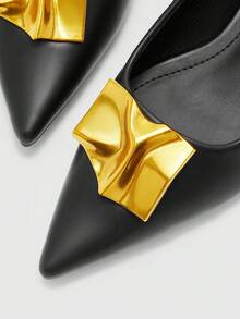 CUCCOO BIZCHIC Sapato feminino preto de bico fino com detalhes plissados em metal, salto baixo, versátil para o dia a dia e para o escritório, design elegante sem calcanhar. - Preto - Ver 8