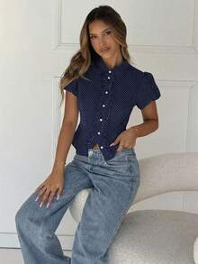 SHEIN EZwear 藏蓝色波点编织露背短袖女式衬衫纽扣上衣夏季衬衫女士牛仔钻石套装波点衬衫纽扣上衣波点上衣，夏季休闲上衣可搭配牛仔裤女士衬衫夏季女士休闲套装女士上衣和衬衫女士上衣 - 藏蓝色 - 查看 4