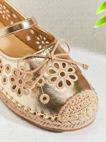 Solezae Women's Elegant Floral Cut-Out Round Toe Mary Jane Flat Espadrilles - Gold - View 5