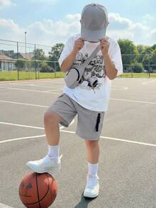 Fantacosmos 男童可爱小熊印花T恤、带口袋的工装短裤和迷你斜挎包三件套，春夏款 - 灰色 - 查看 1